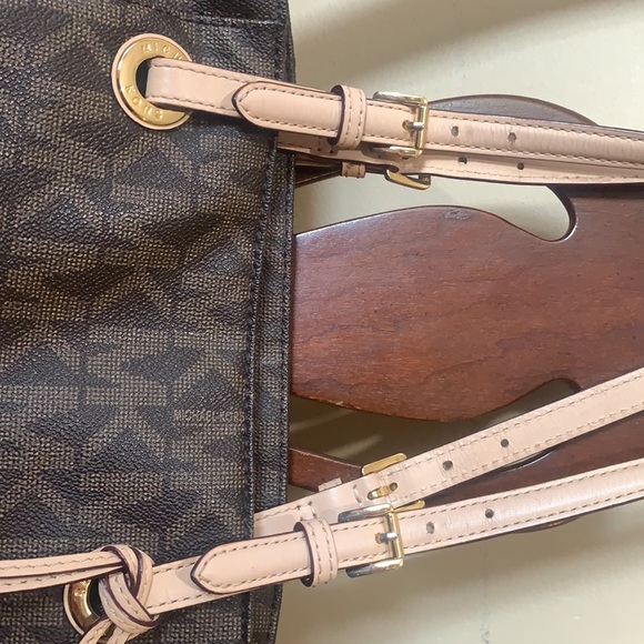 Authentic Michael Kors Bag - Picture 9 of 9